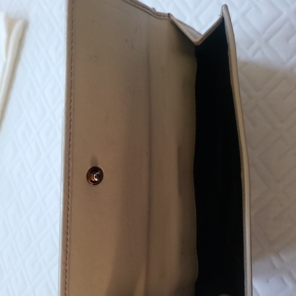 Gucci Beige GG Logo Stud Long Wallet - Picture 4 of 10